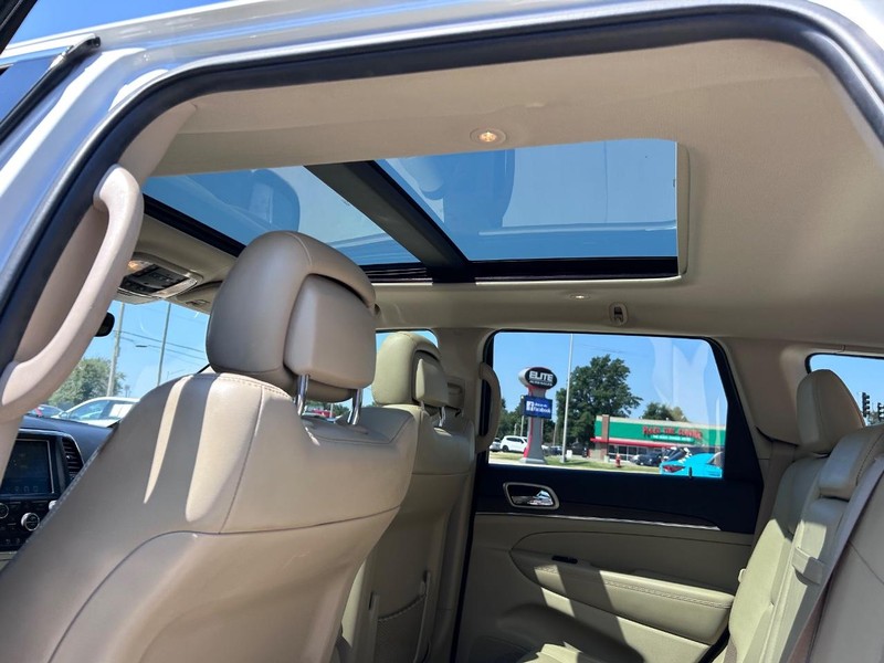 Jeep Grand Cherokee Vehicle Full-screen Gallery Image 9