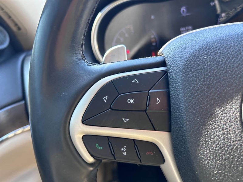 Jeep Grand Cherokee Vehicle Full-screen Gallery Image 12