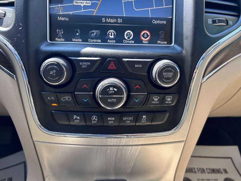 Jeep Grand Cherokee Vehicle Full-screen Gallery Image 15