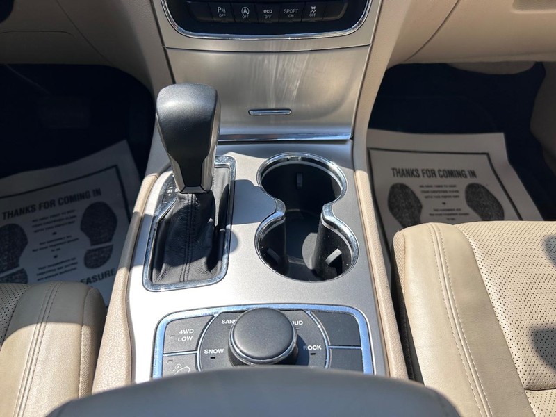 Jeep Grand Cherokee Vehicle Full-screen Gallery Image 16