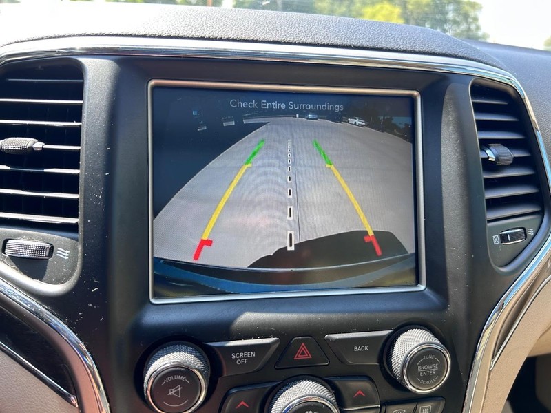 Jeep Grand Cherokee Vehicle Full-screen Gallery Image 22