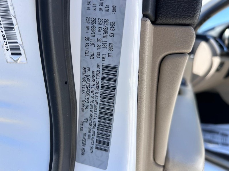 Jeep Grand Cherokee Vehicle Full-screen Gallery Image 23