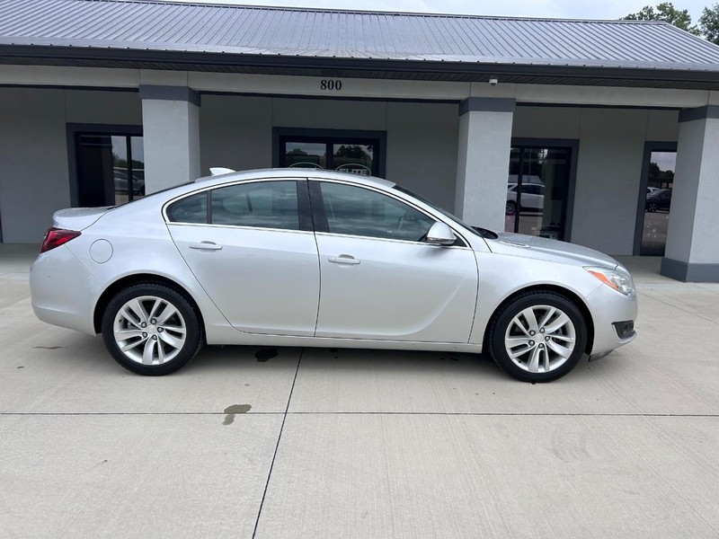 Buick Regal Vehicle Full-screen Gallery Image 2