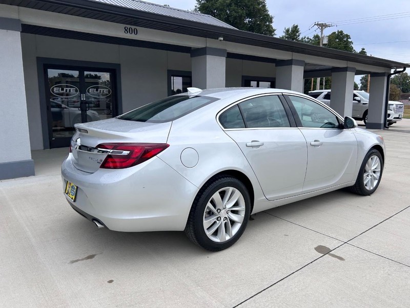 Buick Regal Vehicle Full-screen Gallery Image 3