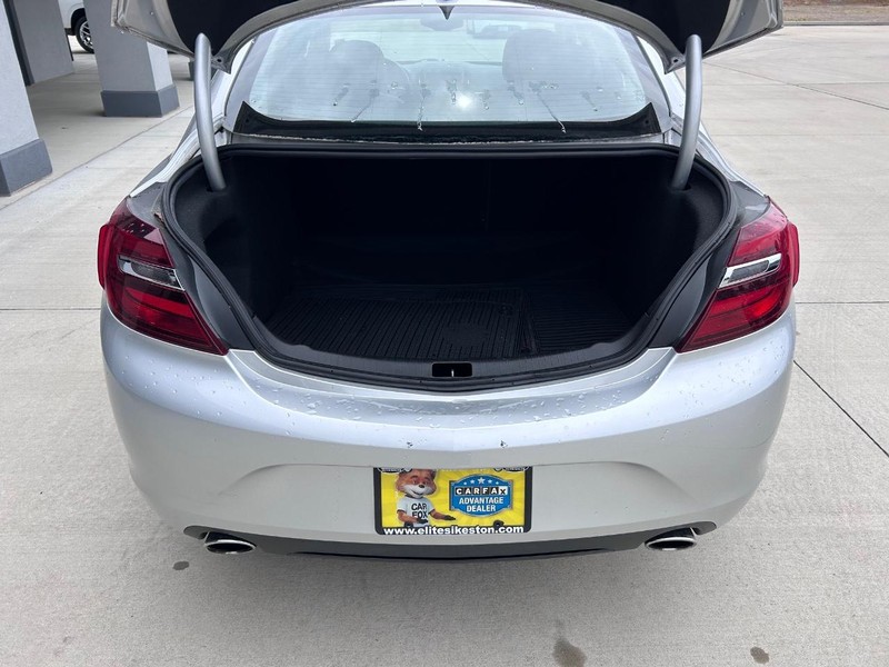 Buick Regal Vehicle Full-screen Gallery Image 5