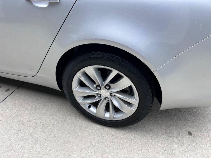 Buick Regal Vehicle Full-screen Gallery Image 6