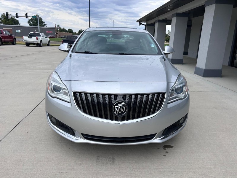 Buick Regal Vehicle Full-screen Gallery Image 8