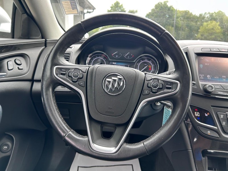 Buick Regal Vehicle Full-screen Gallery Image 12