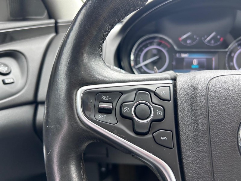 Buick Regal Vehicle Full-screen Gallery Image 13
