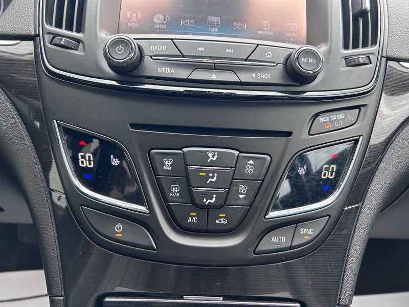 Buick Regal Vehicle Full-screen Gallery Image 16