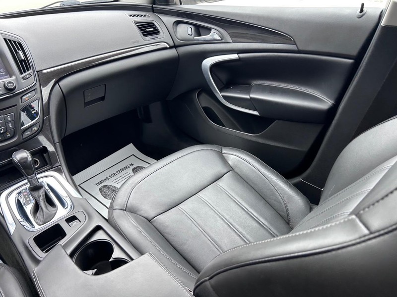 Buick Regal Vehicle Full-screen Gallery Image 18