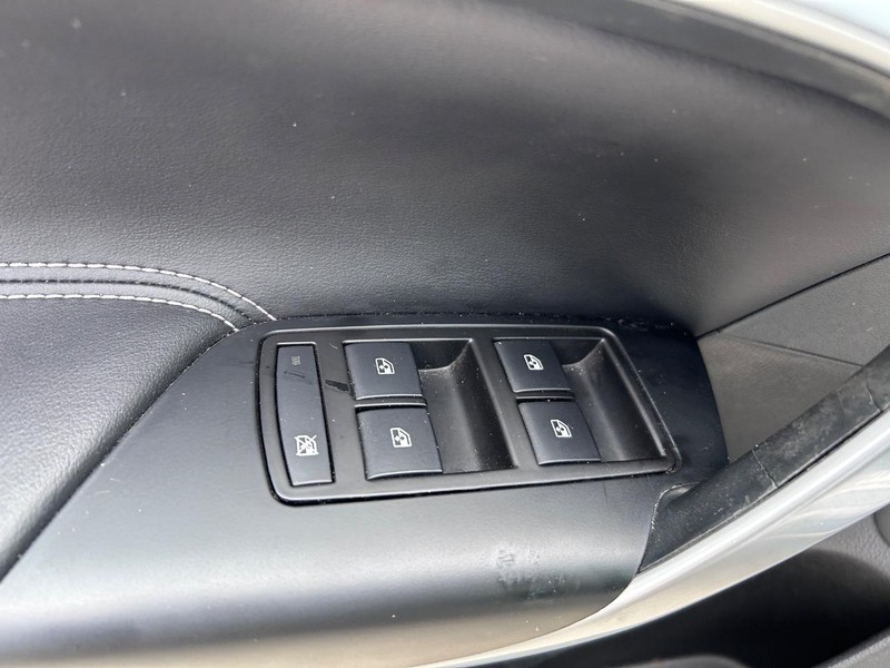 Buick Regal Vehicle Full-screen Gallery Image 19