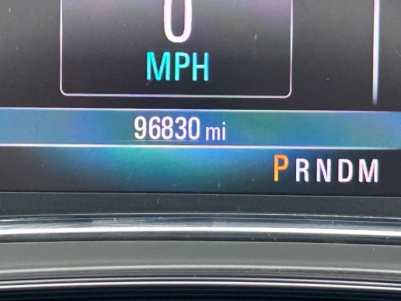 Buick Regal Vehicle Full-screen Gallery Image 21