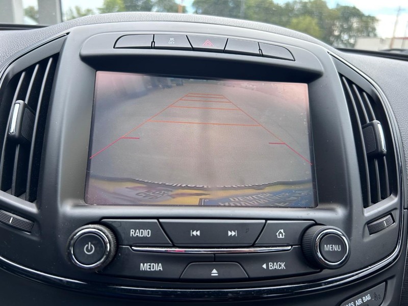 Buick Regal Vehicle Full-screen Gallery Image 22