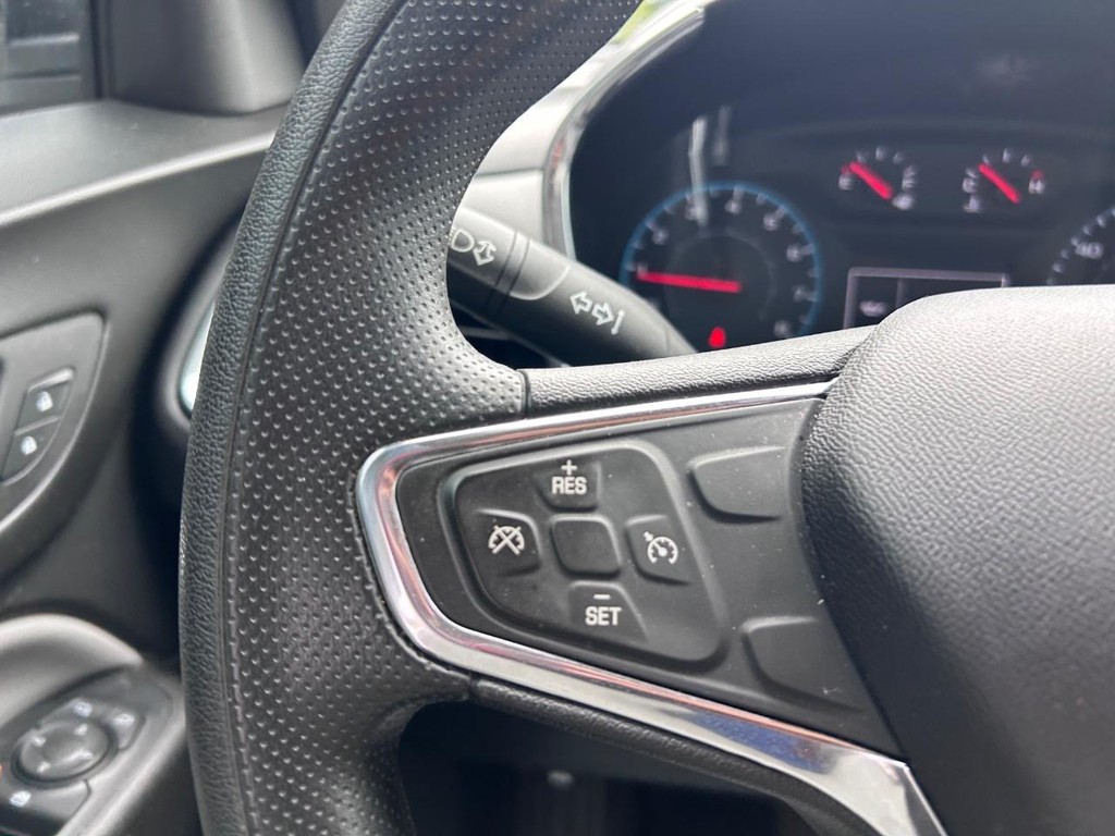 Chevrolet Equinox Vehicle Full-screen Gallery Image 12