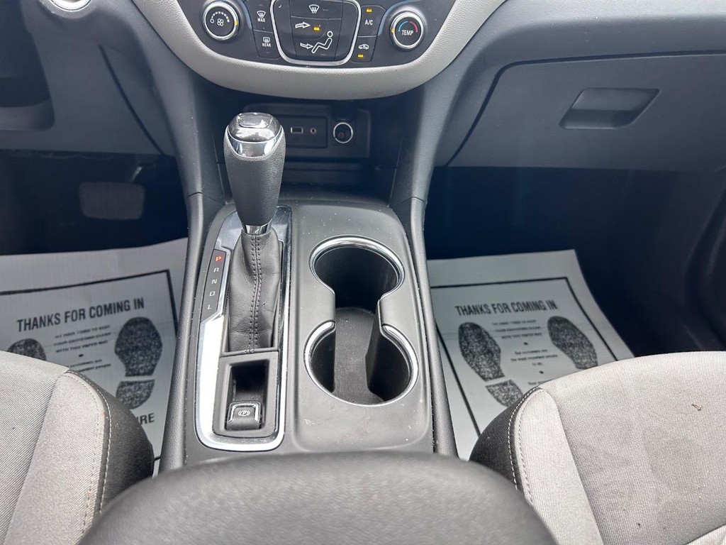 Chevrolet Equinox Vehicle Full-screen Gallery Image 16