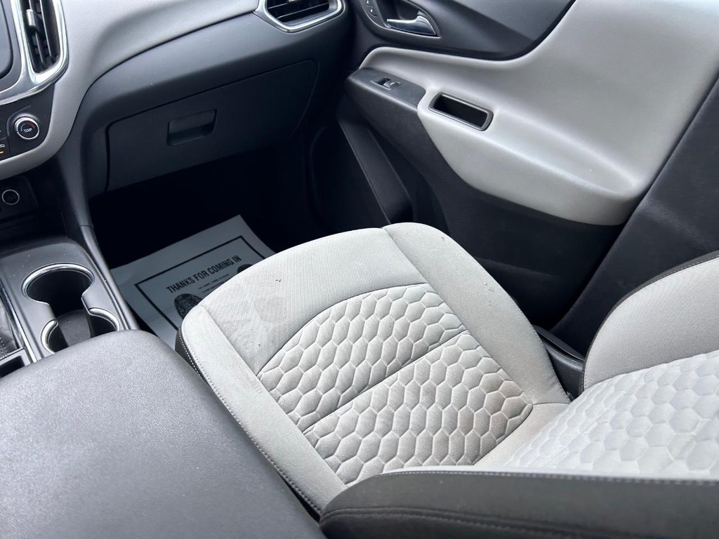 Chevrolet Equinox Vehicle Full-screen Gallery Image 17