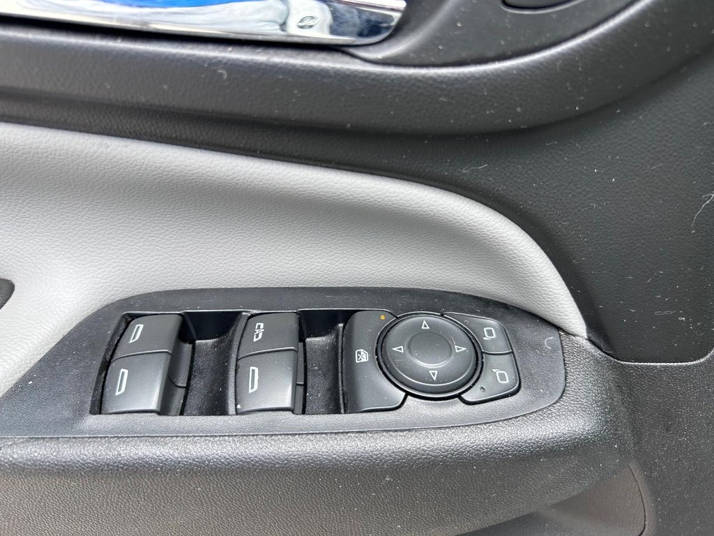 Chevrolet Equinox Vehicle Full-screen Gallery Image 18