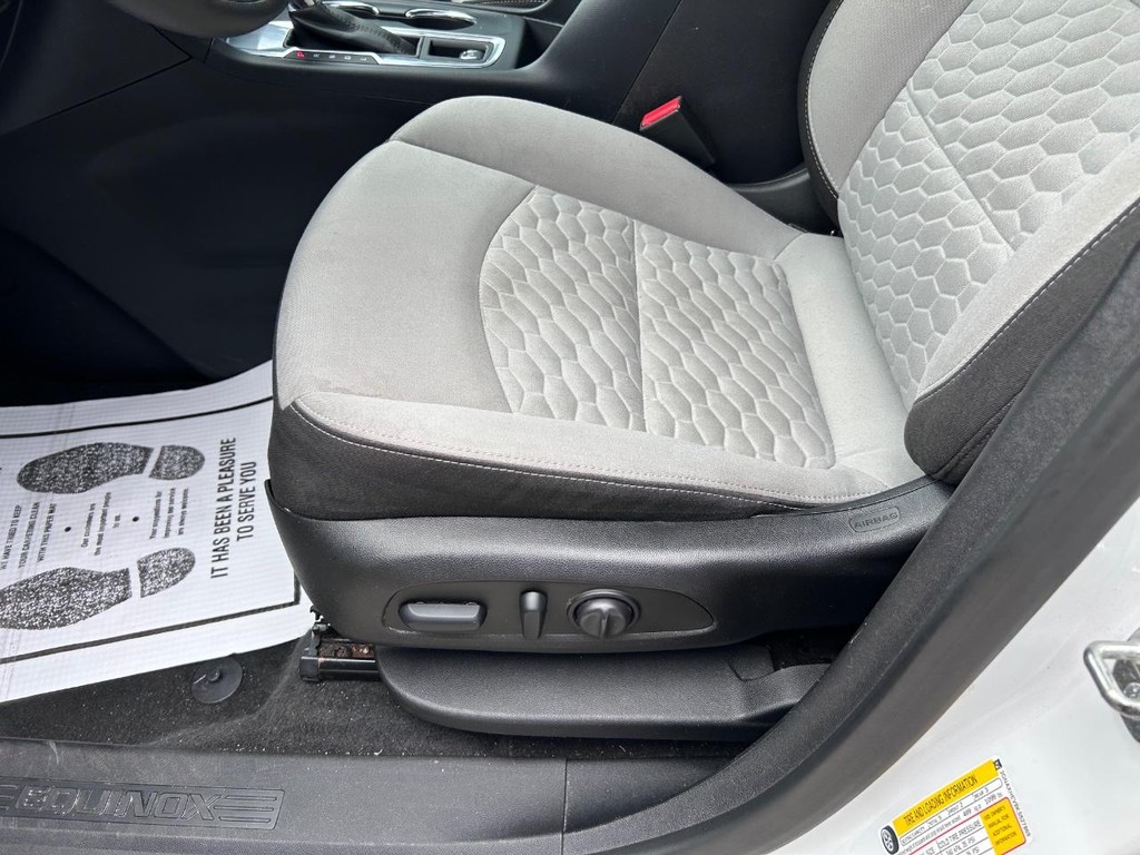 Chevrolet Equinox Vehicle Full-screen Gallery Image 19