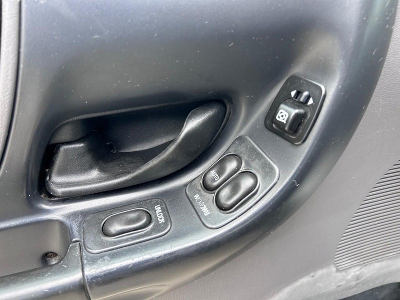 Ford Ranger Vehicle Full-screen Gallery Image 17