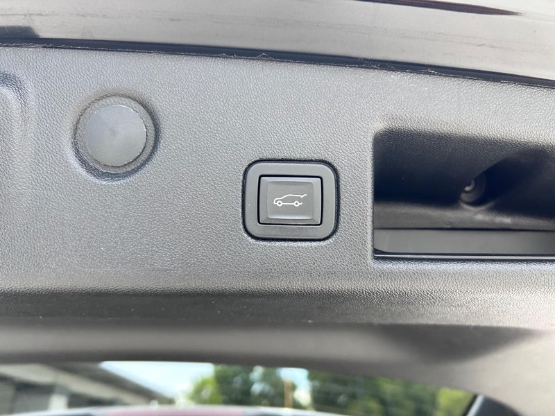 Chevrolet Equinox Vehicle Full-screen Gallery Image 6