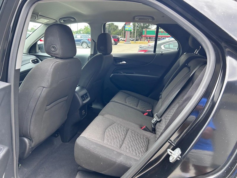 Chevrolet Equinox Vehicle Full-screen Gallery Image 10