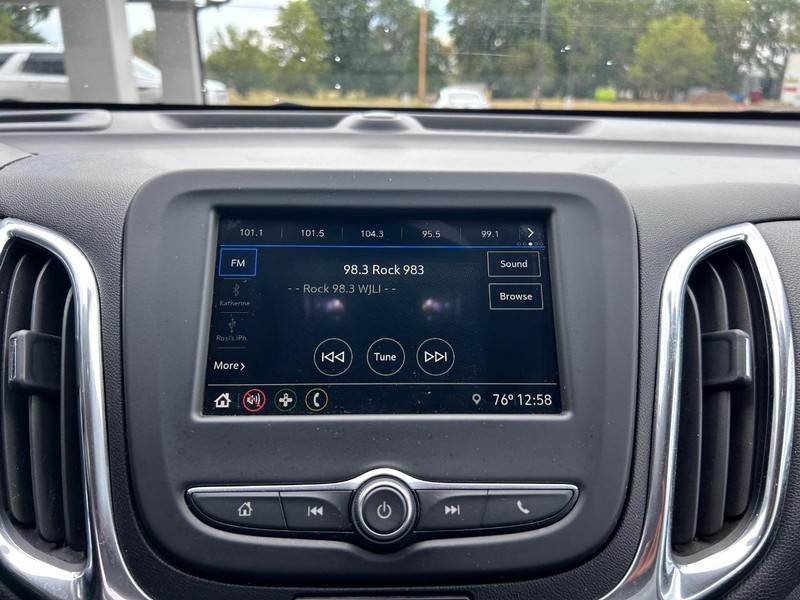 Chevrolet Equinox Vehicle Full-screen Gallery Image 15