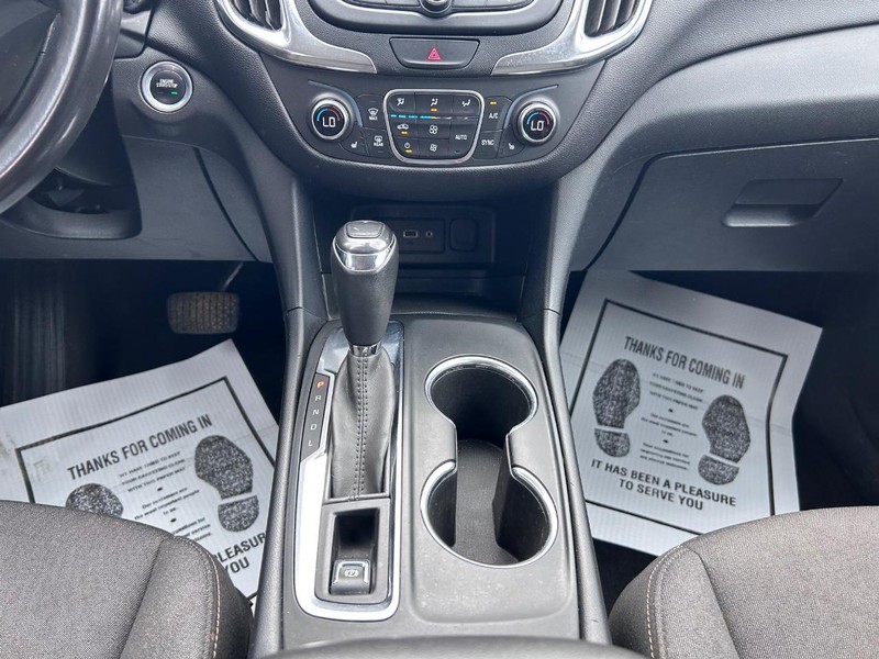 Chevrolet Equinox Vehicle Full-screen Gallery Image 17