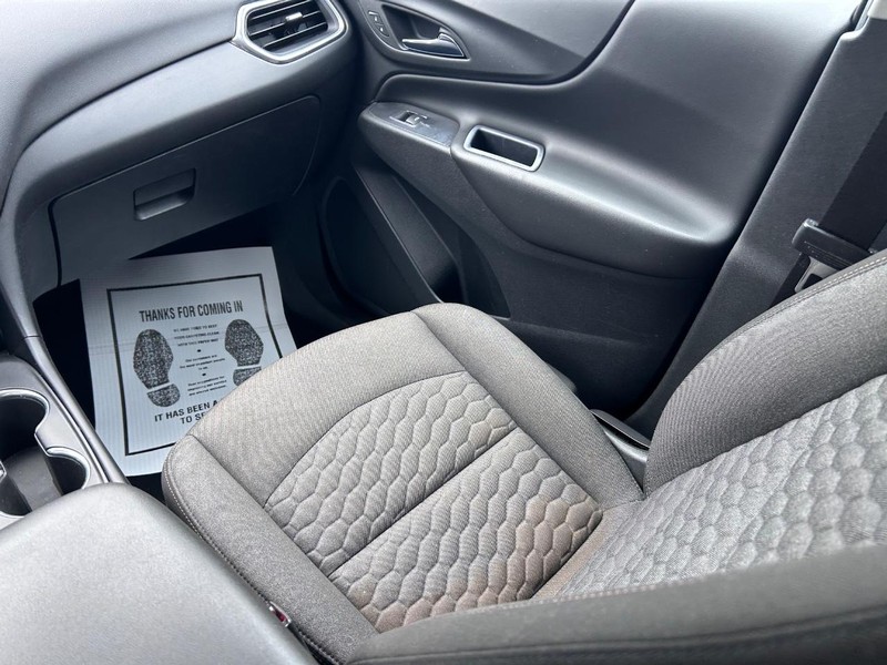 Chevrolet Equinox Vehicle Full-screen Gallery Image 18