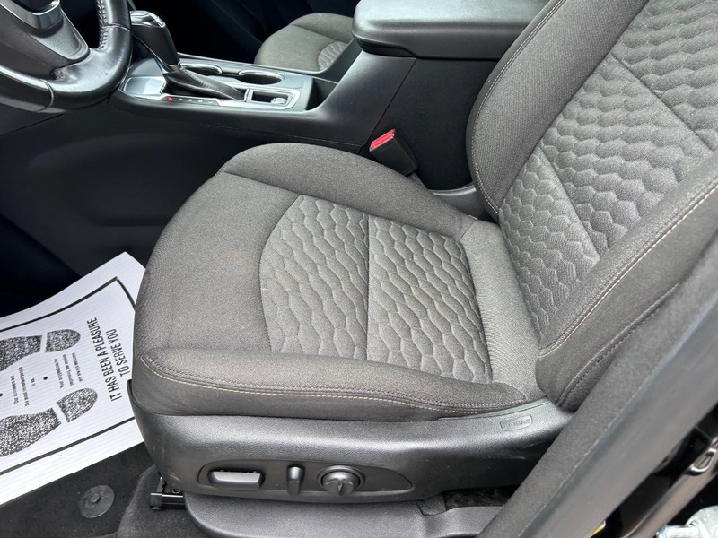 Chevrolet Equinox Vehicle Full-screen Gallery Image 20