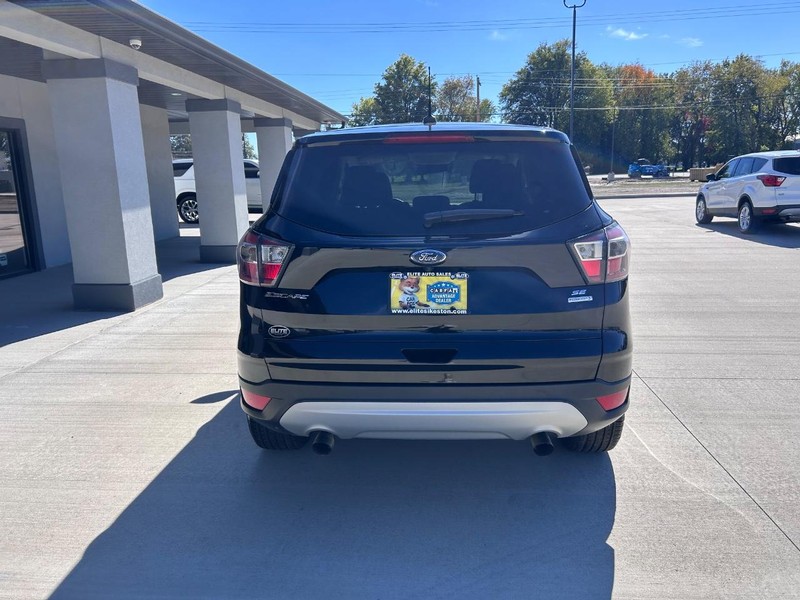 Ford Escape Vehicle Full-screen Gallery Image 4