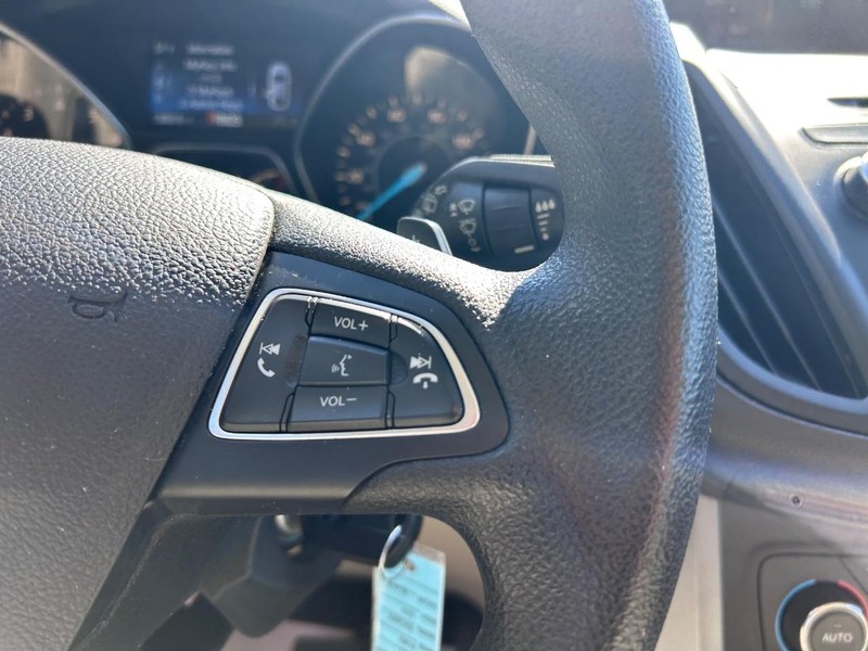 Ford Escape Vehicle Full-screen Gallery Image 11