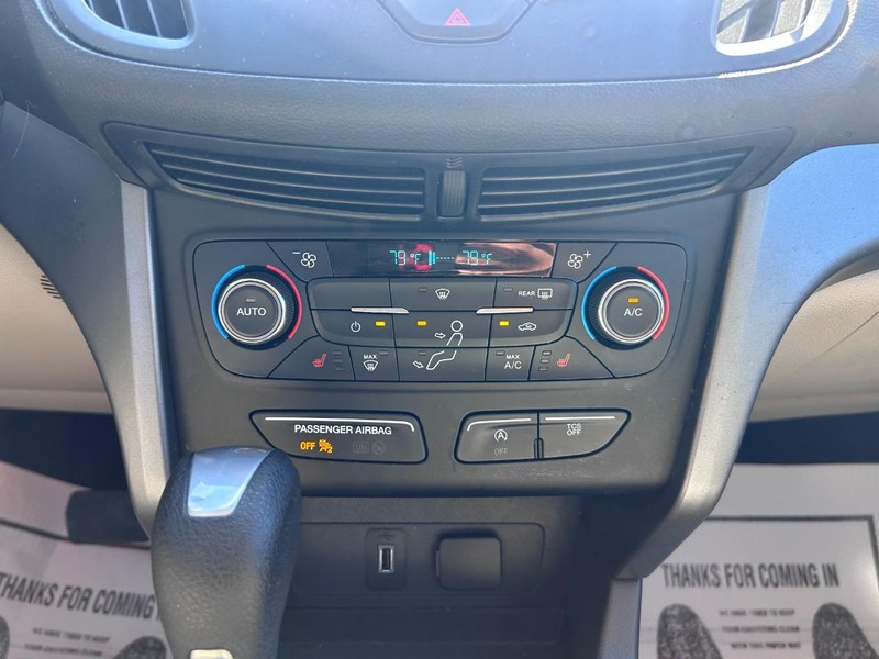 Ford Escape Vehicle Full-screen Gallery Image 13