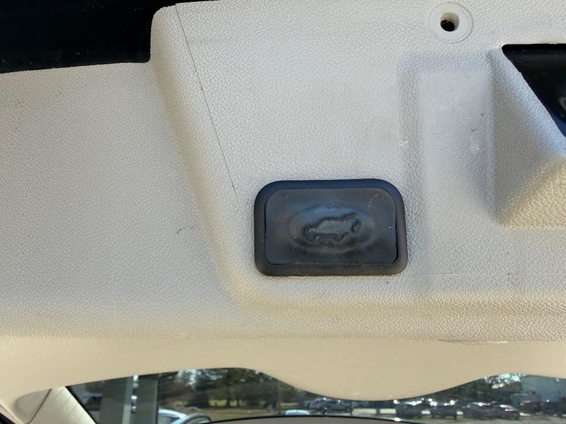 Buick Enclave Vehicle Full-screen Gallery Image 6