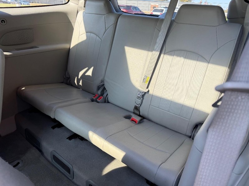 Buick Enclave Vehicle Full-screen Gallery Image 8