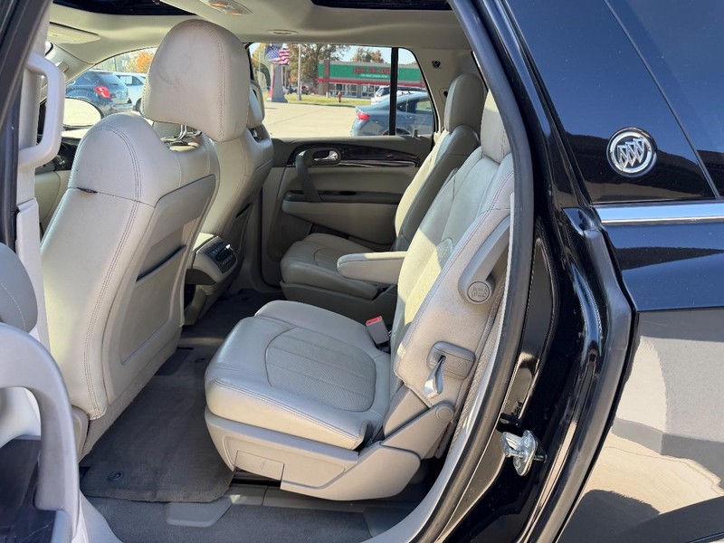 Buick Enclave Vehicle Full-screen Gallery Image 9