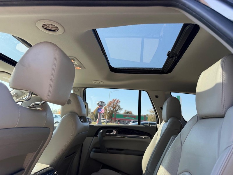 Buick Enclave Vehicle Full-screen Gallery Image 10