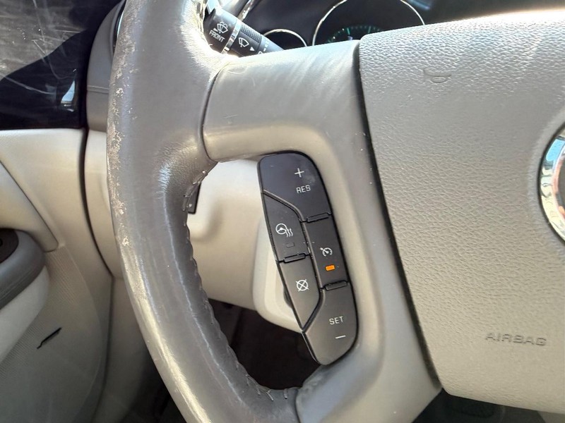 Buick Enclave Vehicle Full-screen Gallery Image 14
