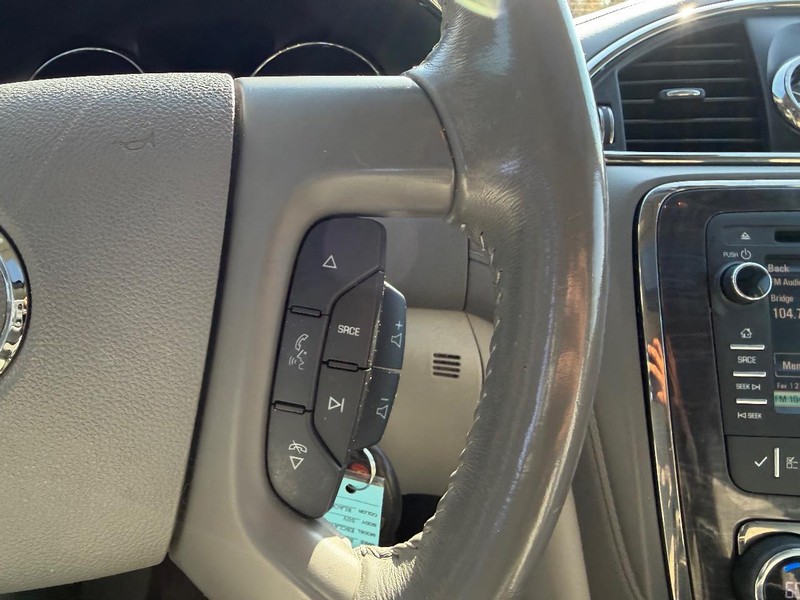 Buick Enclave Vehicle Full-screen Gallery Image 15