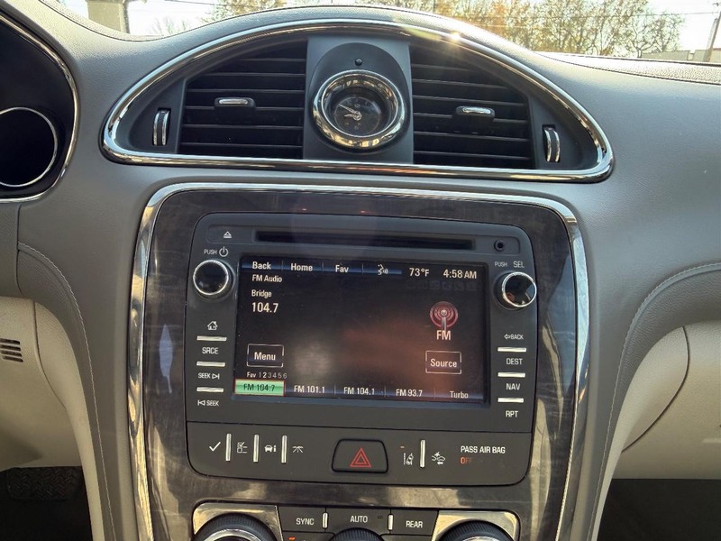 Buick Enclave Vehicle Full-screen Gallery Image 16