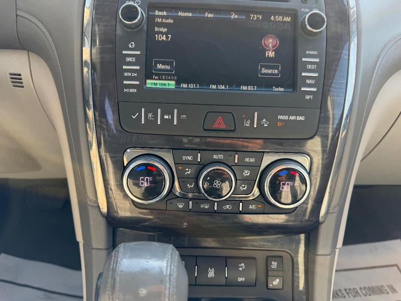 Buick Enclave Vehicle Full-screen Gallery Image 17