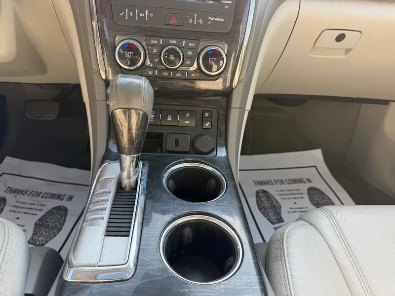 Buick Enclave Vehicle Full-screen Gallery Image 18