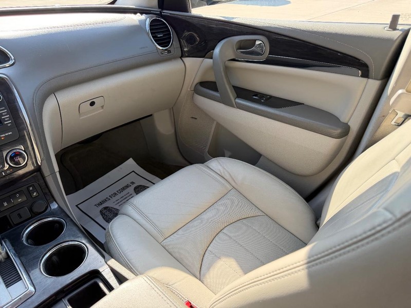 Buick Enclave Vehicle Full-screen Gallery Image 19