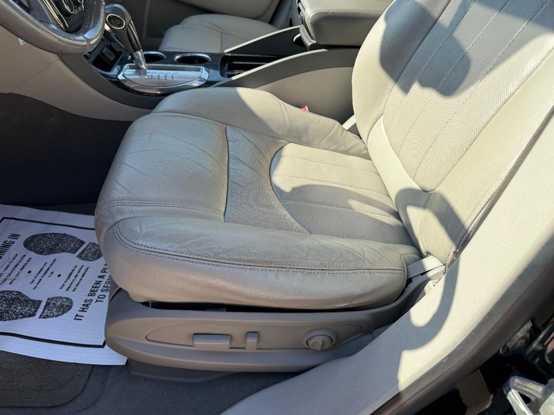 Buick Enclave Vehicle Full-screen Gallery Image 22