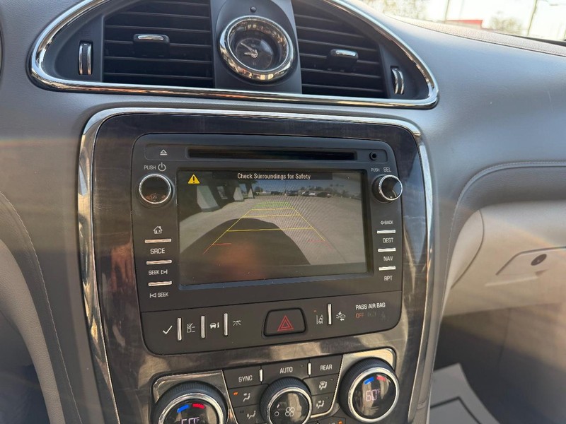 Buick Enclave Vehicle Full-screen Gallery Image 23