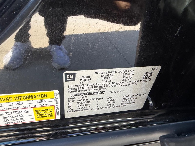 Buick Enclave Vehicle Full-screen Gallery Image 24