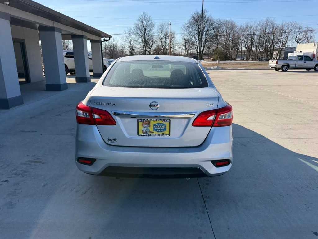 Nissan Sentra Vehicle Full-screen Gallery Image 4