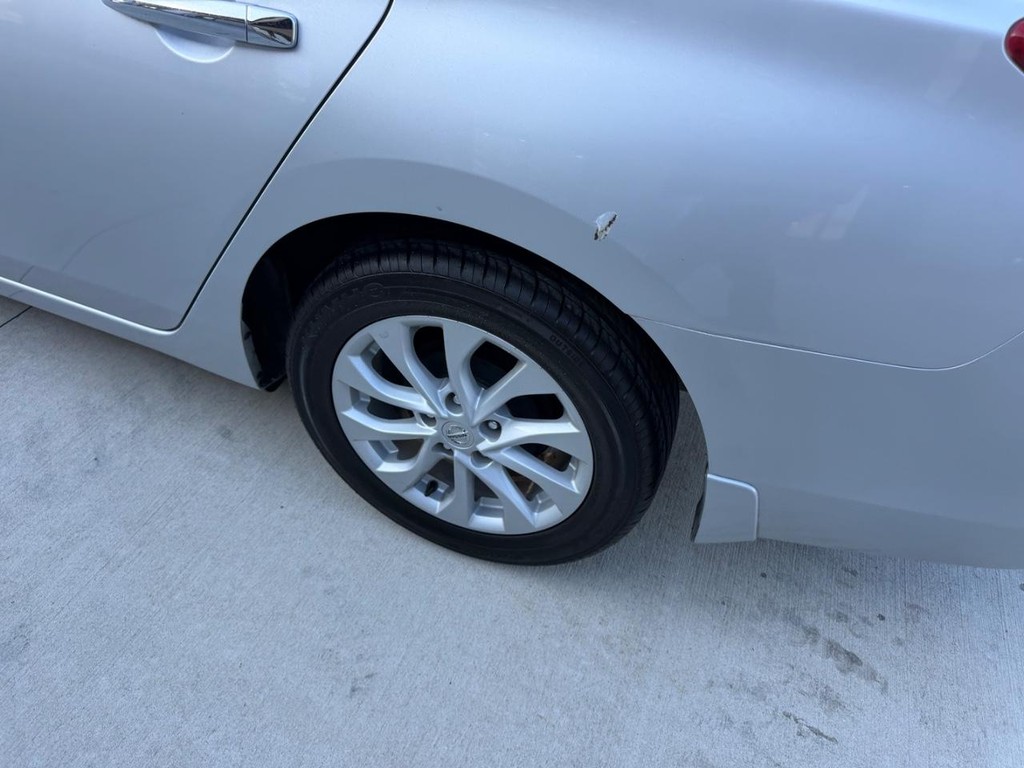 Nissan Sentra Vehicle Full-screen Gallery Image 6