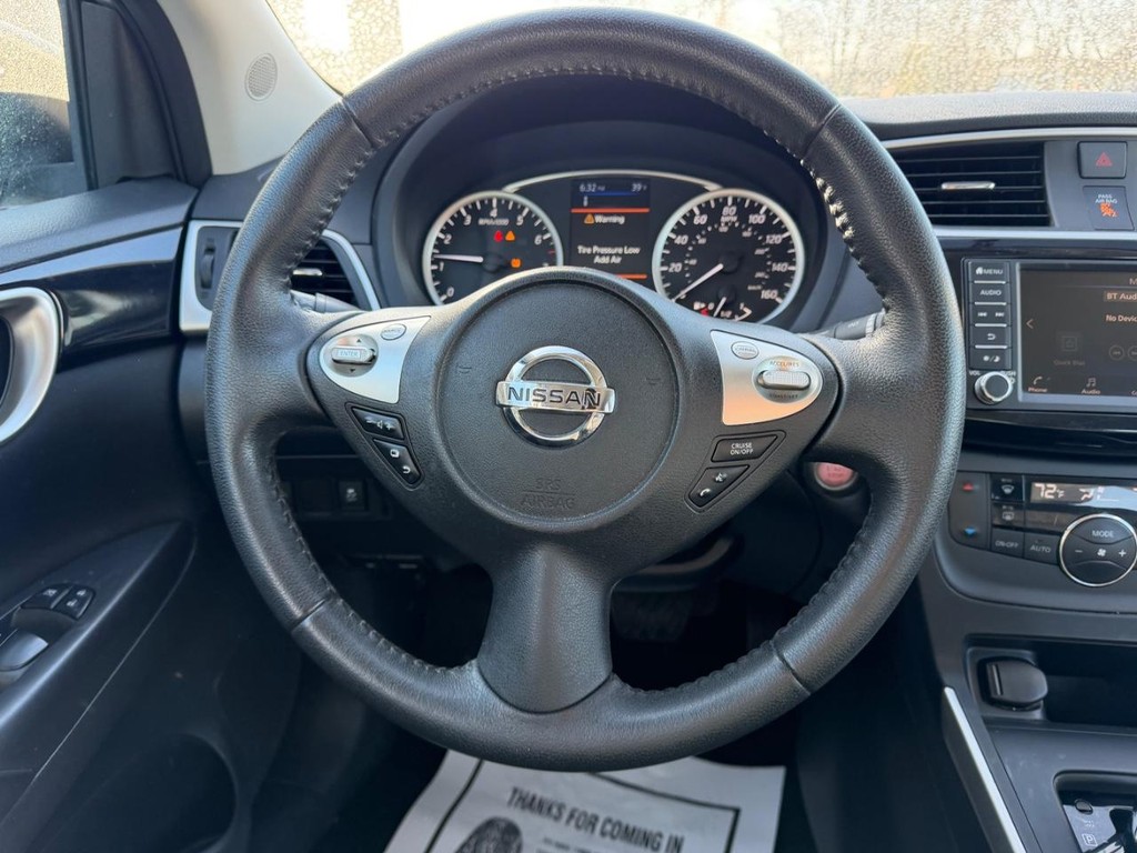 Nissan Sentra Vehicle Full-screen Gallery Image 9