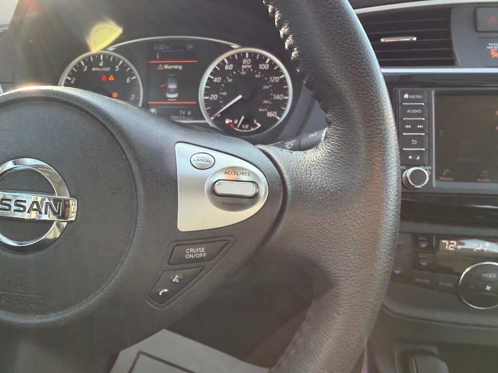 Nissan Sentra Vehicle Full-screen Gallery Image 11